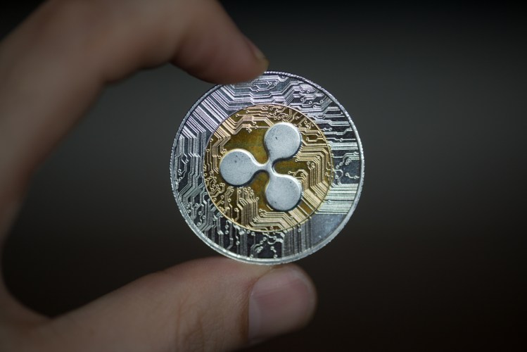 XRP市场动荡:链上活动暗示投资者考虑抛售,原因何在?